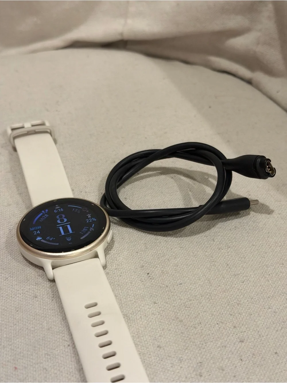 Garmin Vivoactive5 in ivory